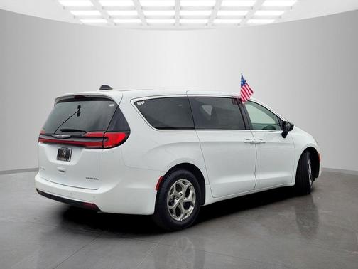 Bright White Clearcoat 2024 Chrysler Pacifica Limited
