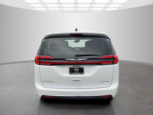 Bright White Clearcoat 2024 Chrysler Pacifica Limited