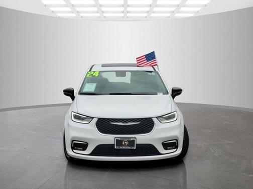 Bright White Clearcoat 2024 Chrysler Pacifica Limited