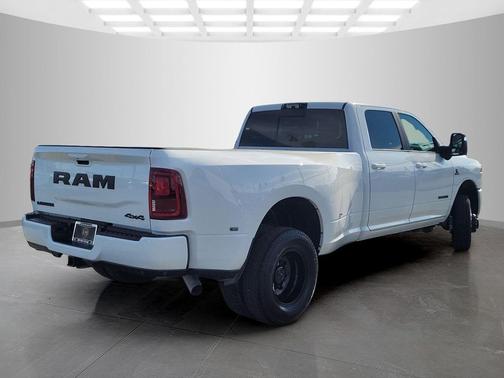 2026 RAM 3500 Laramie Crew Cab 4x4 8' Box