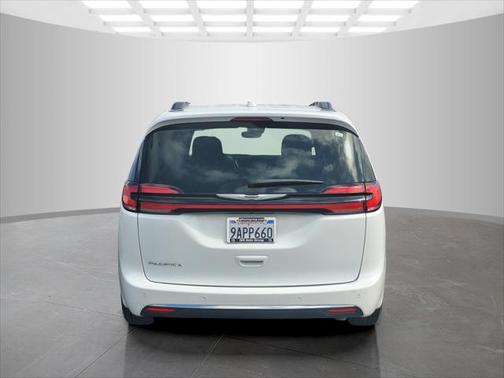 2022 Chrysler Pacifica Touring