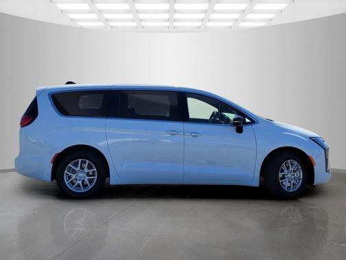 Pw7 2027 Chrysler Pacifica L