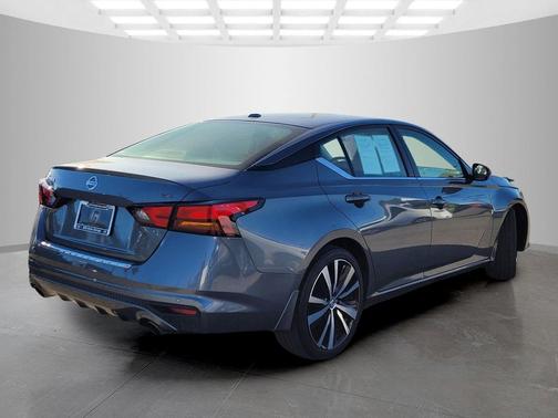 Gun Metallic 2022 Nissan Altima SR FWD