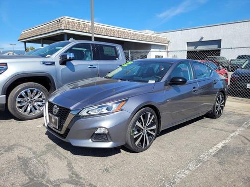 2022 Nissan Altima SR FWD