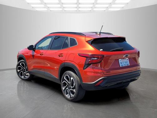 Cayenne Orange Metallic 2024 Chevrolet Trax FWD 2RS