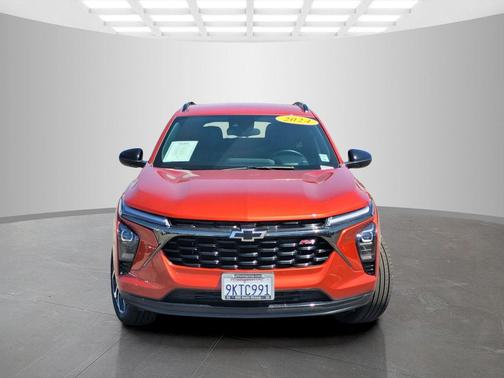 Cayenne Orange Metallic 2024 Chevrolet Trax FWD 2RS