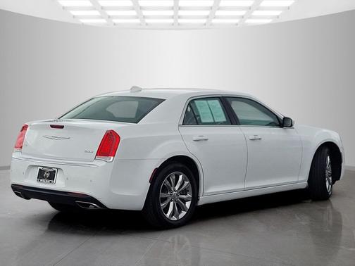 2021 Chrysler 300 Touring