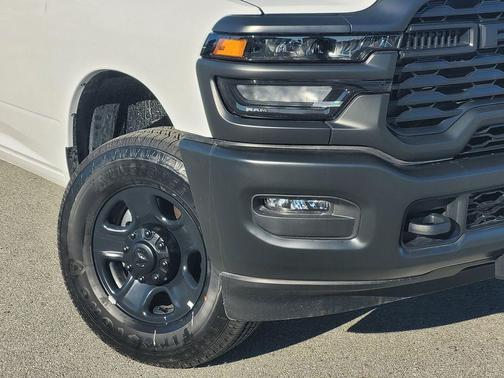 2025 RAM 2500 Tradesman Crew Cab 4x4 8' Box