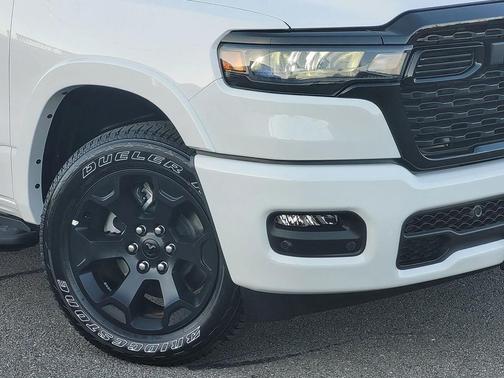 Bright White Clearcoat 2026 RAM 1500 Big Horn/Lone Star