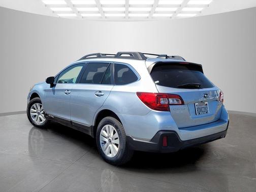 Ice Silver Metallic 2018 Subaru Outback 2.5i Premium