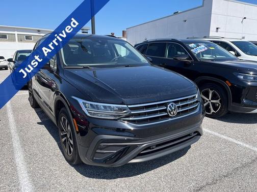 Deep Black Pearl Effect 2024 Volkswagen Tiguan 2.0T S