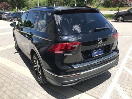 Deep Black Pearl Effect 2024 Volkswagen Tiguan 2.0T S