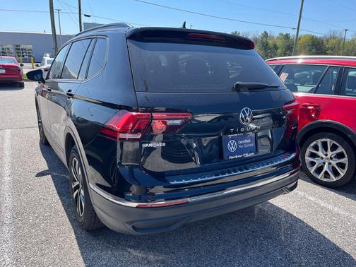 Deep Black Pearl Effect 2024 Volkswagen Tiguan 2.0T S