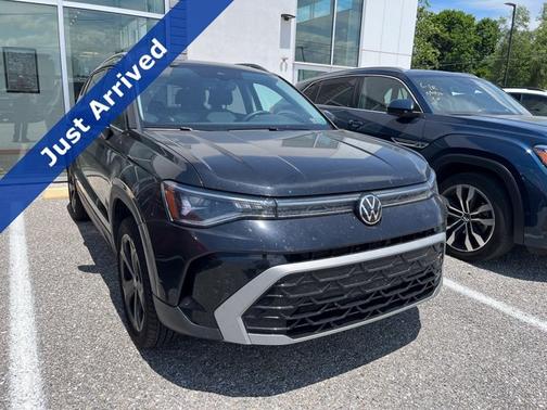Deep Black Pearl Effect 2025 Volkswagen Taos 1.5T SEL