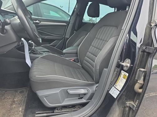 Deep Black Pearl Effect 2022 Volkswagen Jetta 1.5T Sport