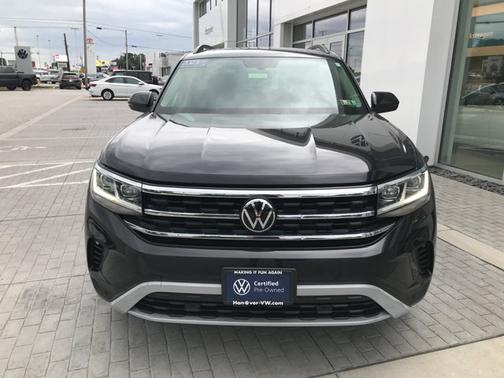 Deep Black Pearl Effect 2023 Volkswagen Atlas 3.6 SE w/ Technology