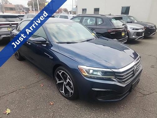 2022 Volkswagen Passat 2.0T R-Line