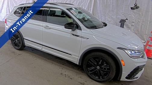 Oryx White Pearl Effect 2022 Volkswagen Tiguan 2.0T SE R-Line Black