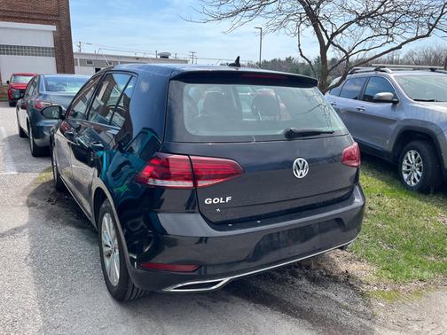 Deep Black Pearl Effect 2021 Volkswagen Golf 1.4T TSI