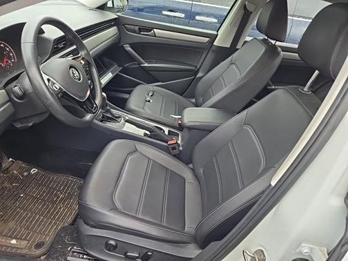 2022 Volkswagen Passat 2.0T SE