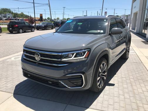 Pure Gray 2023 Volkswagen Atlas Cross Sport 3.6 V6 SEL Premium R-Line