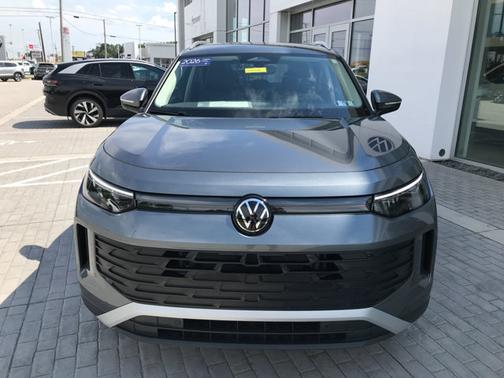 Platinum Gray Metallic 2026 Volkswagen Tiguan 2.0T SE