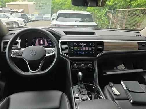 Opal White Pearl Effect 2023 Volkswagen Atlas 3.6 SEL