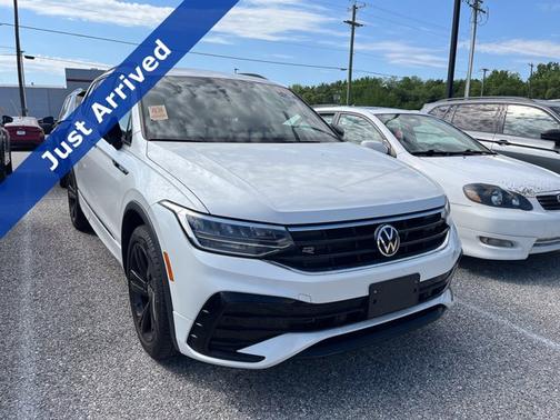Opal White Pearl Effect 2023 Volkswagen Tiguan 2.0T SE R-Line Black