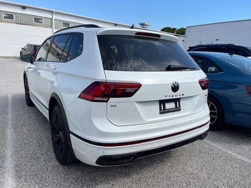 Opal White Pearl Effect 2023 Volkswagen Tiguan 2.0T SE R-Line Black