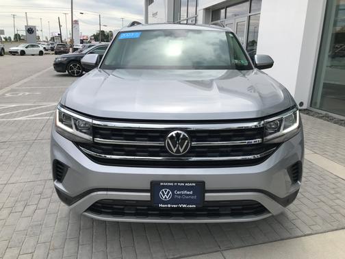 Pyrite Silver Metallic 2023 Volkswagen Atlas 3.6 SE w/ Technology