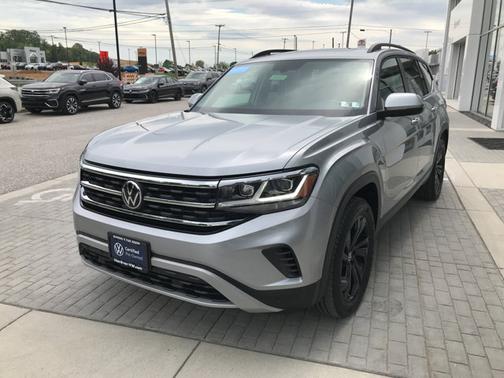 Pyrite Silver Metallic 2023 Volkswagen Atlas 3.6 SE w/ Technology