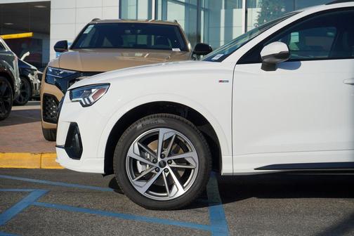 2025 Audi Q3 Premium 45 TFSI S line quattro Tiptronic
