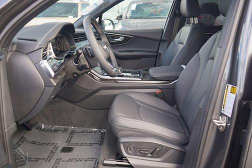 2025 Audi Q7 45 Premium Plus