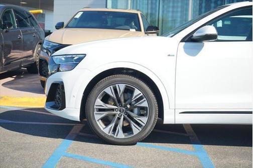 2026 Audi Q8 55 Premium Plus