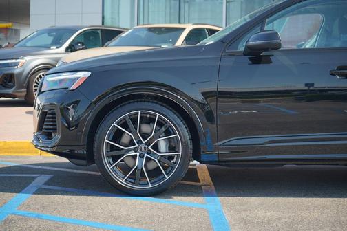 2025 Audi Q7 55 Premium Plus