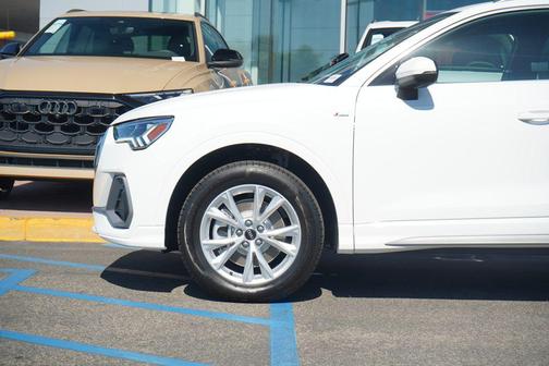 2025 Audi Q3 Premium 45 TFSI S line quattro Tiptronic
