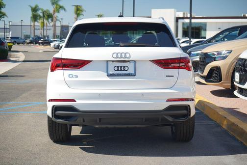2025 Audi Q3 Premium 45 TFSI S line quattro Tiptronic