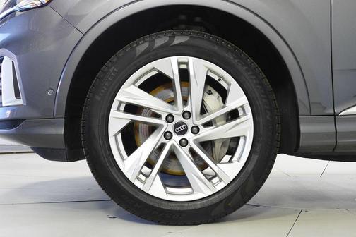 2022 Audi Q7 45 Premium Plus