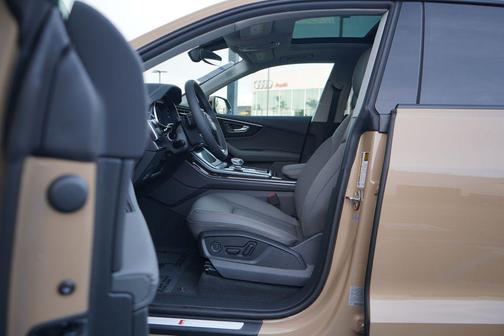 2025 Audi Q8 55 Premium Plus