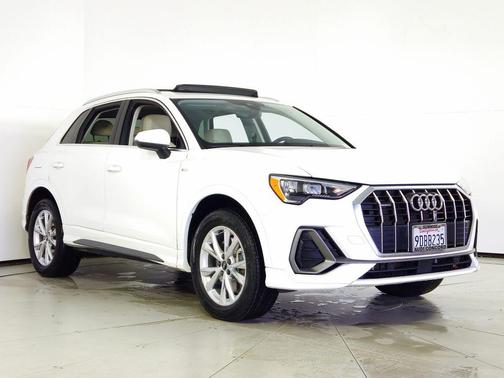 2022 Audi Q3 45 S line Premium