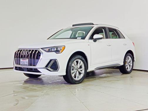 2022 Audi Q3 45 S line Premium