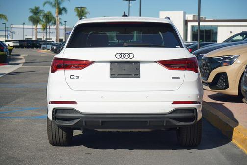 2025 Audi Q3 Premium 45 TFSI S line quattro Tiptronic