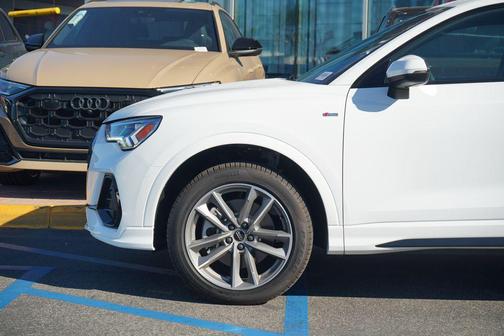 2025 Audi Q3 Premium 45 TFSI S line quattro Tiptronic