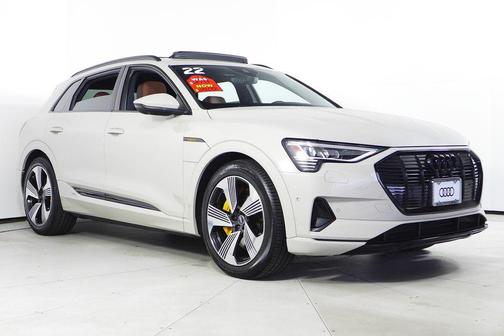 2022 Audi e-tron Premium Plus