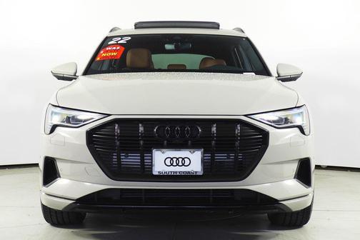 2022 Audi e-tron Premium Plus