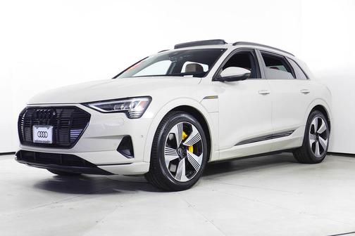 2022 Audi e-tron Premium Plus
