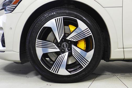 2022 Audi e-tron Premium Plus