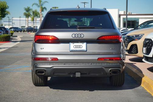 2026 Audi Q7 45 Premium Plus