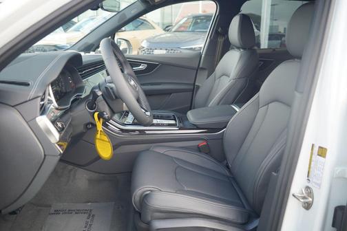 2025 Audi Q7 55 Prestige