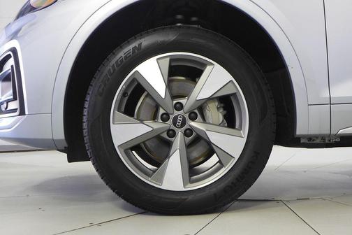 2022 Audi Q5 40 Premium Plus